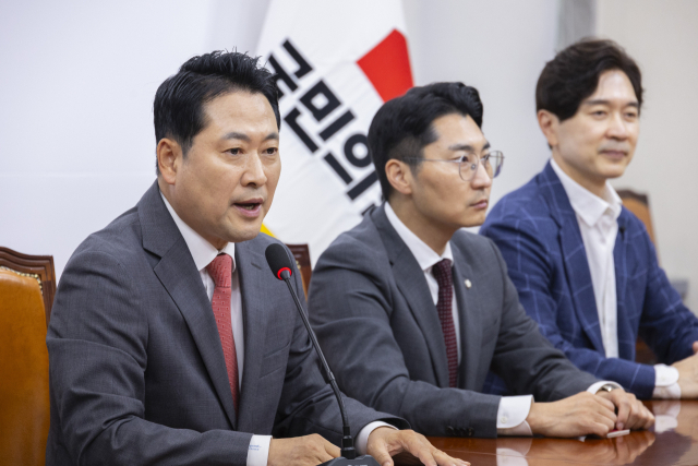 국민의힘 장동혁 대표가 지난 2일 국회에서 추석 연휴를 앞두고 가진 기자간담회에서 발언하고 있다. 연합뉴스