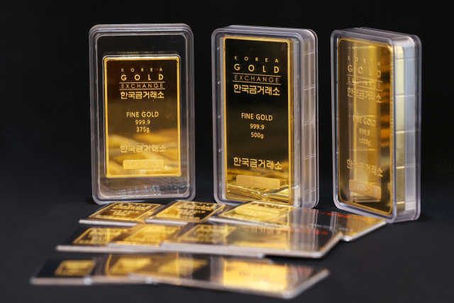 23일 서울 종로구 한국금거래소에 골드바 제품이 진열되어 있다. 연합뉴스