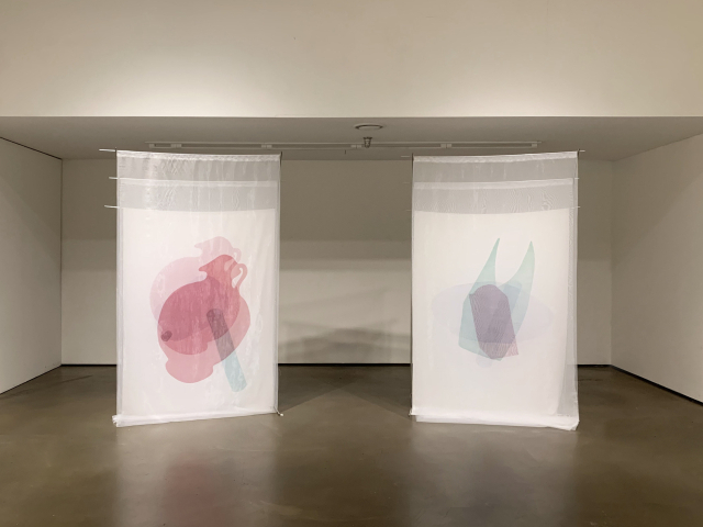 정득용 개인전 설치 전경. 사진 속 작품은 '만남'(Contatto) 시리즈 중에서. 아트소향 제공