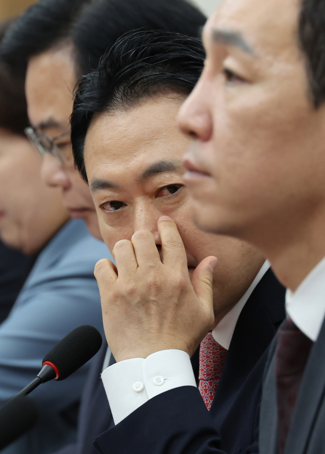 국민의힘 장동혁 대표가 9일 서울 여의도 국회에서 열린 최고위원회의에 참석해 있다. 연합뉴스