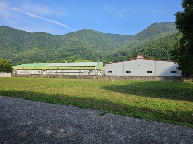 양산시, 2026년 낙동강 수계 특별지원 사업 공모에 선정돼 확보한 2억 8000만 원 등으로 ‘대리 버섯재배단지’ 지붕에 태양광 발전시설 설치에 나선다. 양산시 제공