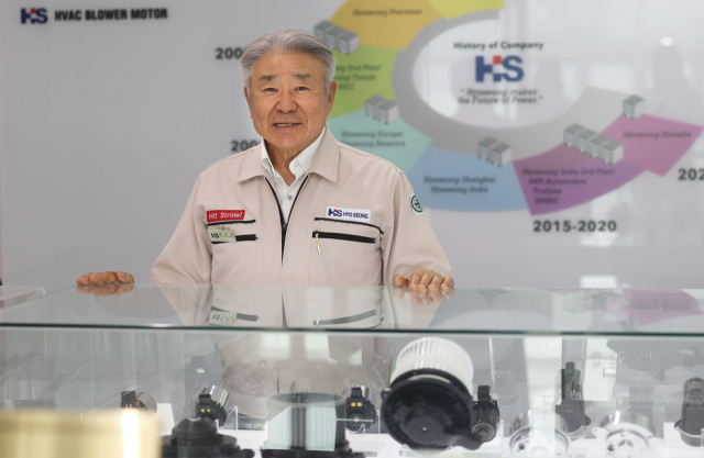 효성전기 정진근 대표가 지난달 29일 부산 기장군 본사에서 블로어 모터에 대해 설명하고 있다. 이재찬 기자 chan@
