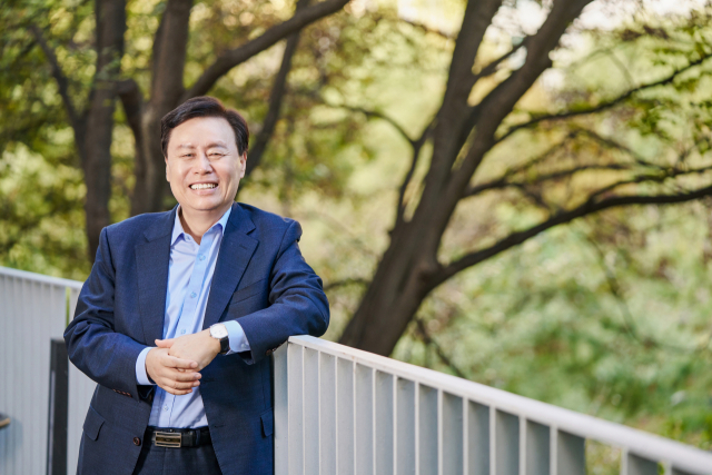 번역가의 서재 강사로 참여하는 도종환 작가. 부산문화회관 제공