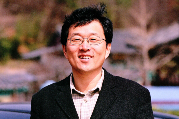 번역가의 서재 강사로 참여하는 정영목 교수. 부산문화회관 제공