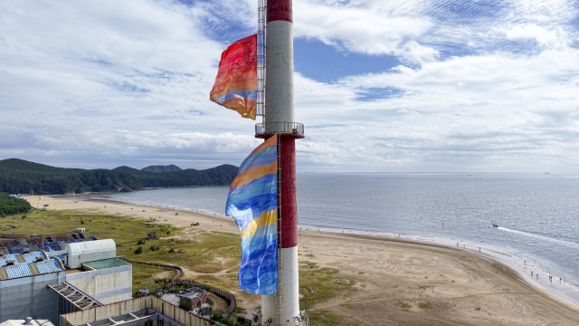 라울 발히 ‘부산의 온도 깃발’(2025). 부산비엔날레조직위원회 제공