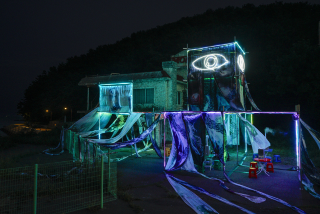 비론 에롤 베르트 ‘안개 클럽’(2025). 부산비엔날레조직위원회 제공