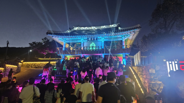 지난 9~10월 한 달간 삼도수군통제영 일원에서 열린 2025 국가유산 미디어아트 통영. 부산일보DB