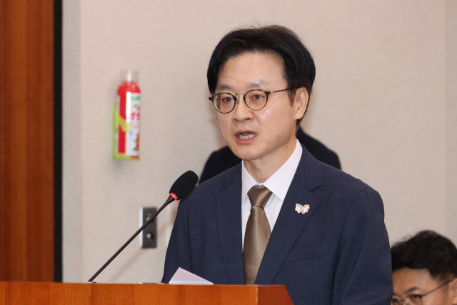 김정관 산업통상부 장관이 13일 서울 국회에서 열린 산업통상자원중소벤처기업위원회 국정감사에서 업무보고를 하고 있다. 연합뉴스