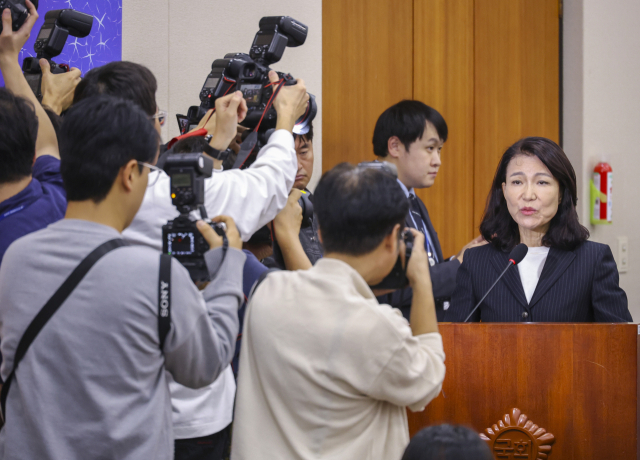 이진숙 전 방송통신위원장이 14일 국회 과학기술정보방송통신위원회에서 열린 2025년도 국정감사에 증인으로 출석해 국민의힘 박충권 의원 질의에 답하고 있다. 연합뉴스