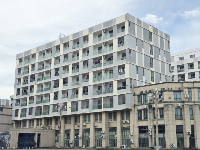 14일(현지시간) 오후 캄보디아 시하누크빌에 있는 범죄 단지로 추정되는 건물 모습. 연합뉴스