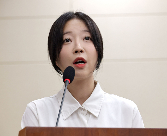 유튜버 쯔양(본명 박정원)이 14일 서울 여의도 국회 과학기술정보방송통신위원회에서 열린 2025년도 국정감사에서 의원 질의에 답변하고 있다. 연합뉴스