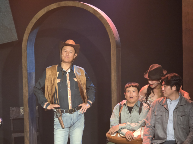 17일부터 2주간 금, 토, 일요일 부산 어댑터씨어터 2관 무대에 오르는 뮤지컬 '80일간의 세계일주'. 어댑터씨어터 제공