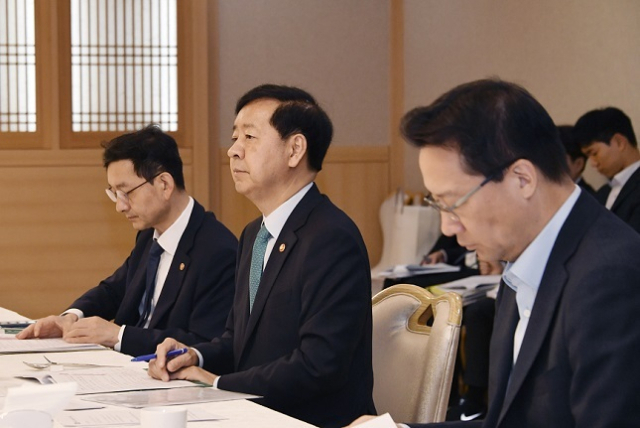 구윤철 부총리 겸 기획재정부 장관이 15일 오전 서울 종로구 정부서울청사에서 열린 ‘부동산관계장관회의’를 주재하고 있다. 기재부 제공