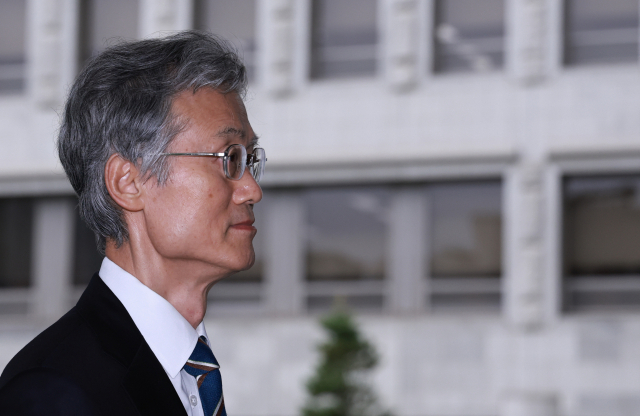 조희대 대법원장이 14일 서울 서초구 대법원으로 출근하고 있다. 연합뉴스