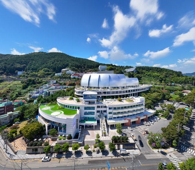 거제문화예술회관 문화지음. 거제시 제공