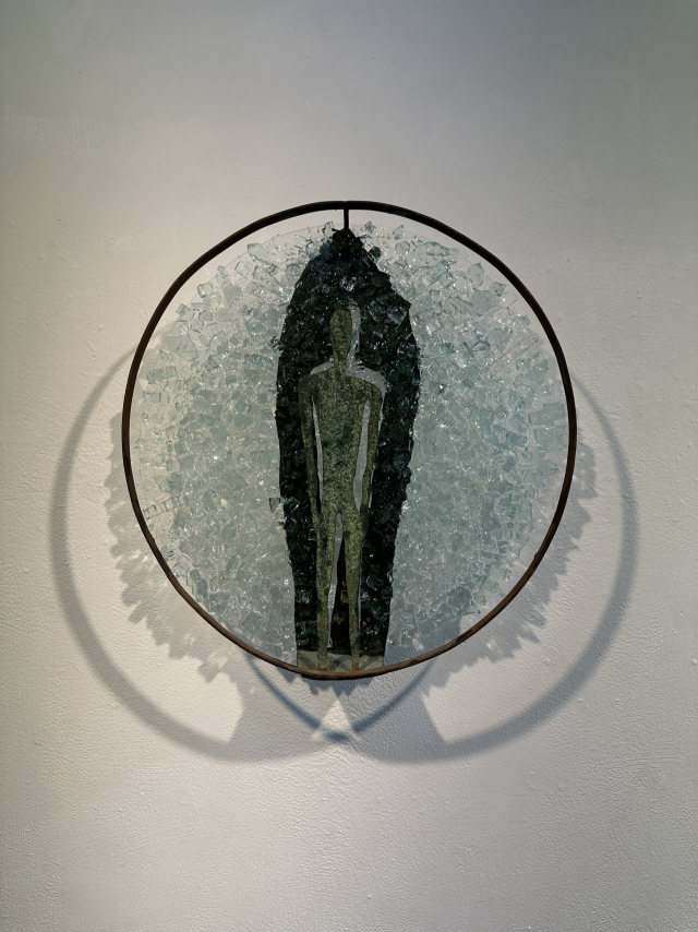 미광화랑에서 전시 중인 안종연 작가 작품. 강화유리를 사용한 작업으로 가장 최신작이다. 김은영 기자 key66@