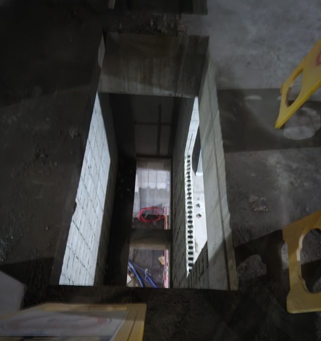 15일 오전 8시 40분께 부산 남구 우암동 한 아파트 신축 현장에서 60대 노동자 A 씨가 지하 2층에서 지하 4층으로 추락했다. 부산 남부경찰서 제공