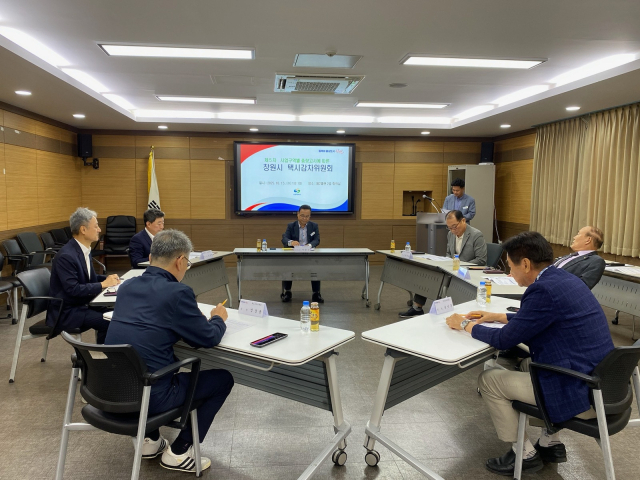 창원시 택시 경영 여건 향상 위한 감차위원회가 열리고 있다. 위원회는 향후 5년간 해마다 택시 50대씩 감차하기로 의결했다. 창원시 제공