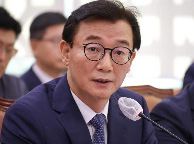 전재수 해양수산부 장관이 15일 국회 농림축산식품해양수산위원회에서 열린 2025년도 해양수산부 등에 대한 국정감사에서 의원질의에 답하고 있다. 연합뉴스