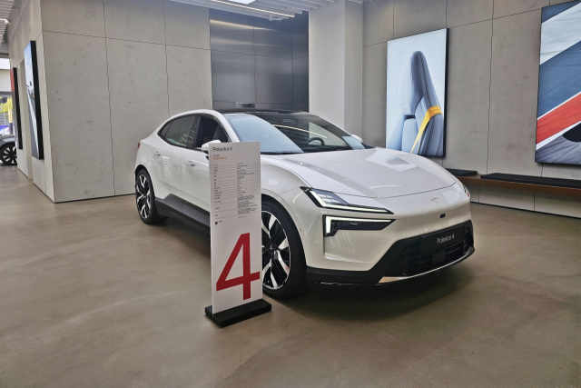 왼쪽부터 신세계백화점 센텀시티몰의 아우디·폴스타 매장, 신세계 센텀 제공