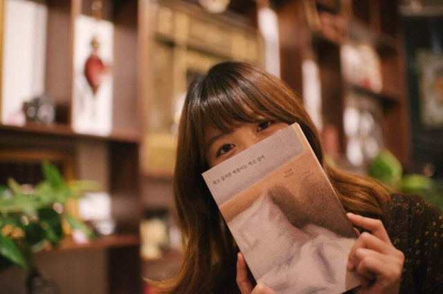 '죽고 싶지만 떡볶이는 먹고 싶어' 저자 백세희 씨. 한국장기조직기증원