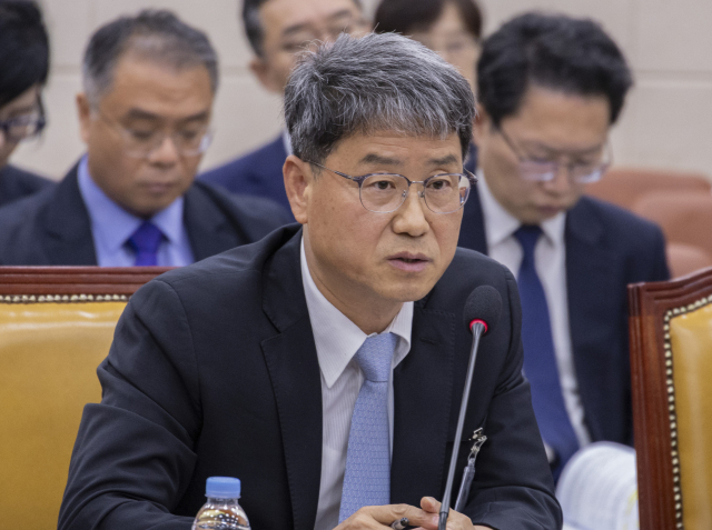 방송미디어통신위원회는 17일 동남아시아 지역 취업 미끼 불법 구인광고에 대한 구체적 대응 방안 마련에 나섰다. 사진은 반상권 방송미디어통신위원회 위원장 직무대리가 지난 14일 국회 과학기술정보방송통신위원회에서 열린 2025년도 국정감사에서 의원 질의에 답하는 모습. 연합뉴스