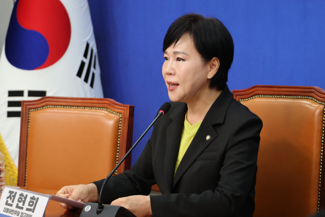 더불어민주당 전현희 수석 최고위원이 19일 서울 여의도 국회에서 최근 '캄보디아 사태', 부동산 대책 등 현안 관련 기자간담회를 하고 있다. 연합뉴스