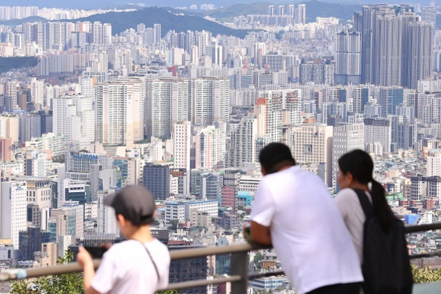 서울 남산에서 바라본 서울시내 아파트 단지 모습. 연합뉴스