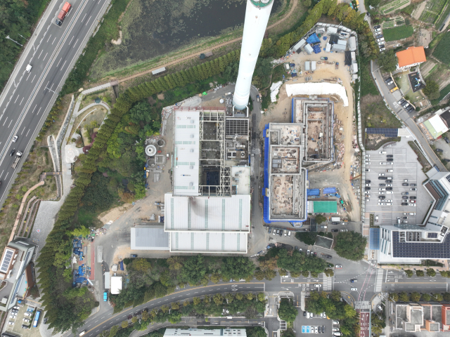 경남 김해시가 자원순환시설 현대화사업의 하나로 신설한 2호기 소각로 가동을 시작했다. 사진은 김해시 부곡동에 있는 자원순환시설 외부 전경. 김해시 제공