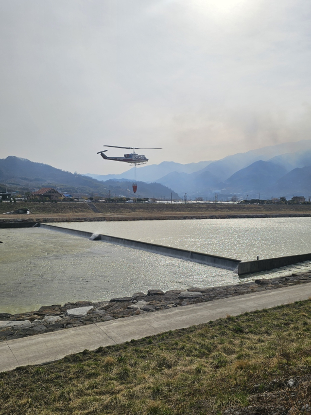 경남 산청군 덕천강 하천수를 소방급수로 활용하는 장면. 경남도 제공