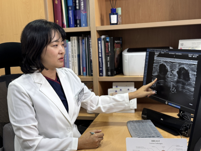 좋은문화병원 유방외과 정창신 과장은 “한국 여성의 유방암 발병 연령이 점차 낮아지고 있는 만큼 검진 시기와 주기를 앞당길 필요가 있다”고 강조했다. 좋은문화병원 제공