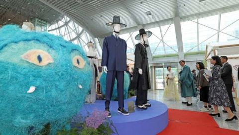 서울 여의도 국회 의원회관에서 열린 한복문화주간 '찾아가는 한복상점, 국회 홍보관'의 모습. 문화체육관광부 제공