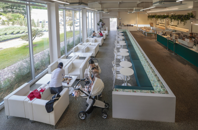 건강한 자연 재료로 매일 색다른 빵을 내놓는 베이커리 매장. 정대현 기자 jhyun@