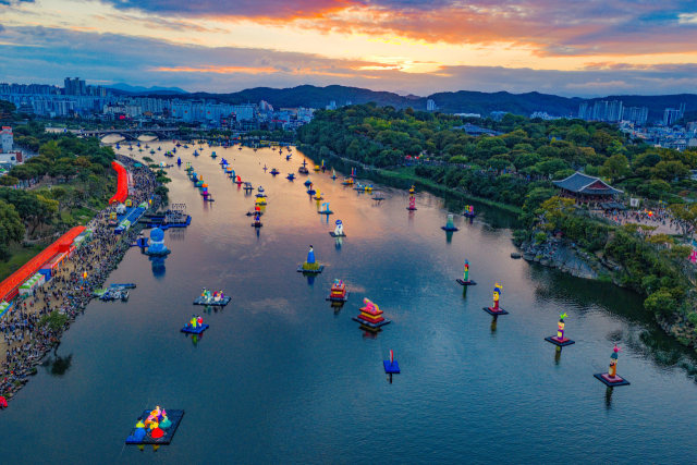 2025 진주남강유등축제 전경. 김현우 기자