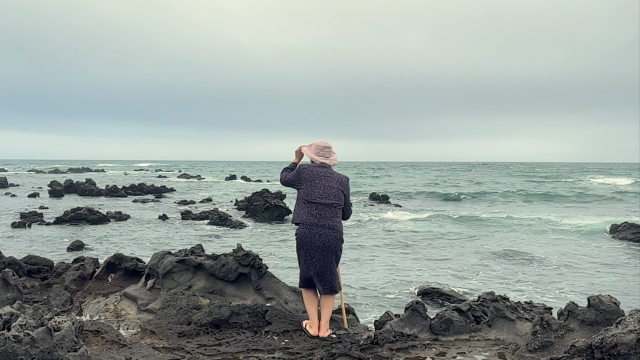 임흥순 감독의 '기억 샤워 바다' 스틸컷. 부산평화영화제 제공