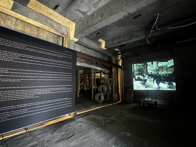 부산 동일고무벨트 동래공장 '한원석 개인전' 전경. 김은영 기자key66@