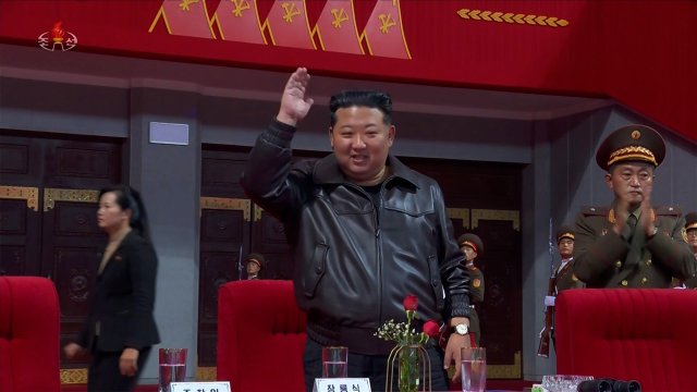 김정은 북한 국무위원장이 지난 12일 노동당 창건 80주년 경축행사 참가자들을 축하격려하고 대집단체조와 예술공연을 함께 관람했다고 조선중앙TV가 13일 보도했다. [조선중앙TV화면] [국내에서만 사용가능. 재배포 금지. For Use Only in the Republic of Korea. No Redistribution] 연합뉴스