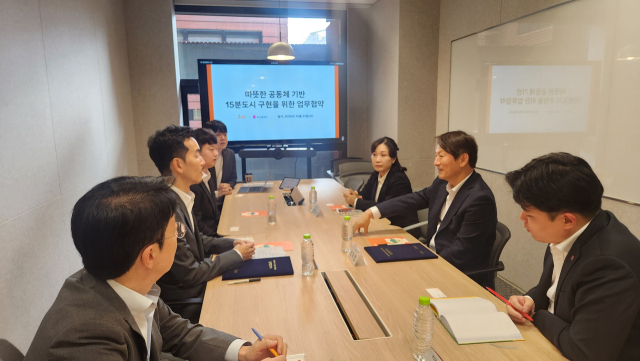 부산시는 22일 오후 서울 (주)당근마켓 본사에서 (주)당근마켓과 ‘따뜻한 공동체 기반 15분 도시 구현을 위한 업무협약’을 체결했다. 부산시 제공