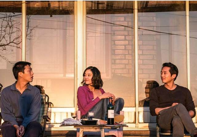 영화 '버닝'의 시나리오를 쓴 오정미 작가가 첫 에세이 <내 모든 것>을 출간했다. 사진은 영화 '버닝' 스틸 컷. CGV아트하우스 제공