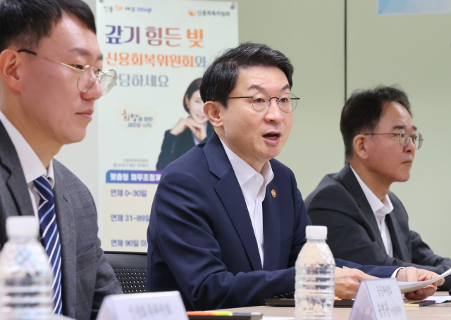 이억원 금융위원장이 23일 서울 중구 중앙서민금융통합지원센터에서 열린 정책서민금융·채무조정 현장간담회에서 발언하고 있다. 연합뉴스