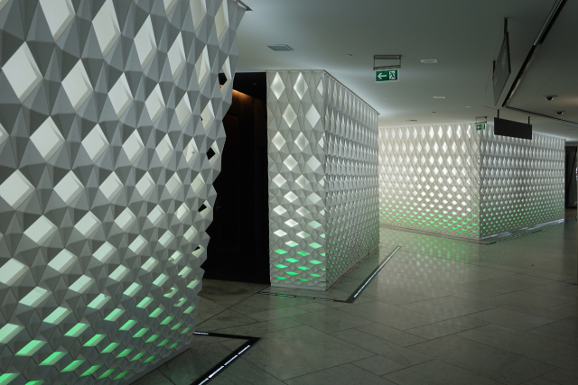 올라프 엘리아슨이 디자인 한 천공벽 패널. 이상훈 제공