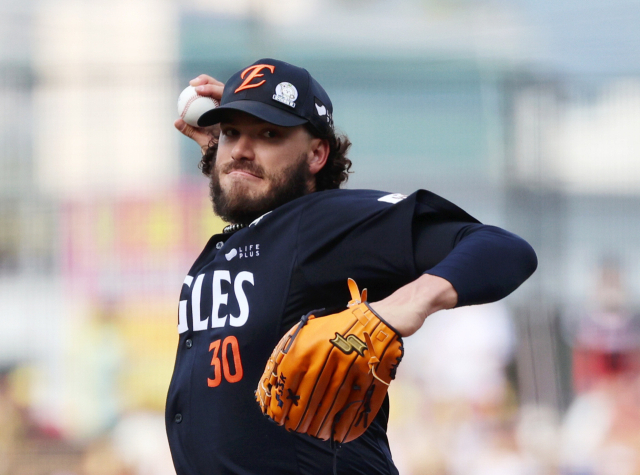 제12회 BNK부산은행 최동원상 수상자로 선정된 폰세. 연합뉴스