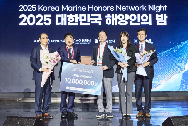 지난 22일 오후 롯데호텔 부산에서 제19회 세계해양포럼(WOF)의 공식 만찬 행사인 ‘해양인의 밤’이 열렸다. 이날 김영치 남성해운 회장이 해양대상을 수상했다. WOF 사무국 제공