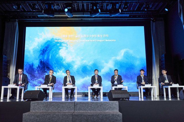 23일 오후 제19회 세계해양포럼 해운항만 세션이 열린 롯데호텔 부산에서 발표 후 토론이 이뤄지고 있다. WOF 사무국 제공