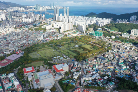 생태터널 철거 본격화… 규제 완화 앞두고 유엔기념공원은 ‘변신 중’