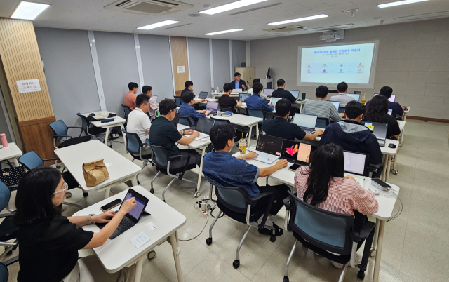 한국해양교통안전공단(KOMSA) 직원들이 ‘생성형 AI 활용 역량 개발 교육’을 수강 중인 모습. KOMSA 제공