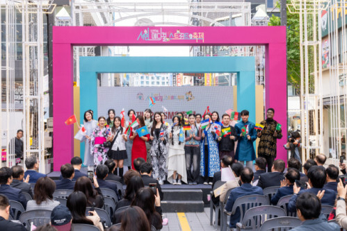 부산진구는 24~25일 이틀간 부산 서면1번가 일원에서 '의료관광, 문화와 미래가 만나는 길'을 슬로건으로 제13회 서면메디컬스트리트(SMS) 축제를 개최한다. 지난해 성료한 SMS 축제. 부산진구청 제공