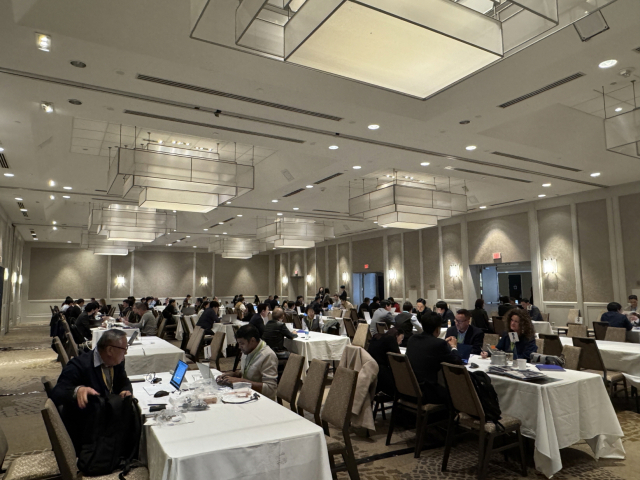 무역사절단이 미국 디트로인트에서 코트라 주관으로 열린 수출 상담회에서 현지 바이어들과 미팅을 하고 있다. 양산시 제공