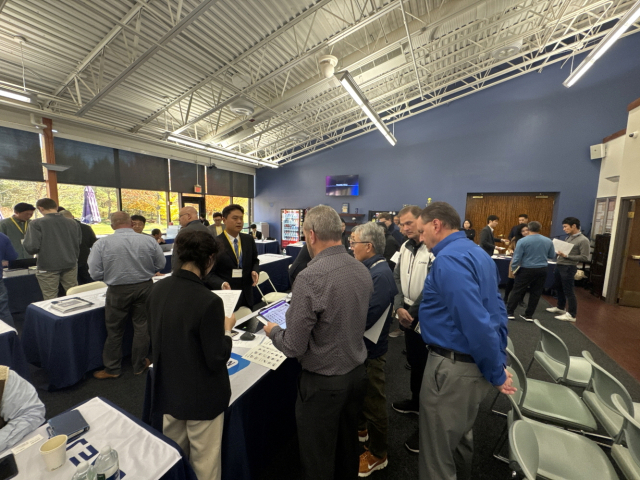 무역사절단이 일본의 글로벌 자동차 기업인 아이신 디트로이트 현지법인이 개최한 구매 설명회에 참석해 기업과 제품을 소개하고 있다. 양산시 제공