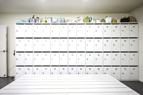 녹수탕은 옷장과 평상까지 화이트 일색이다.